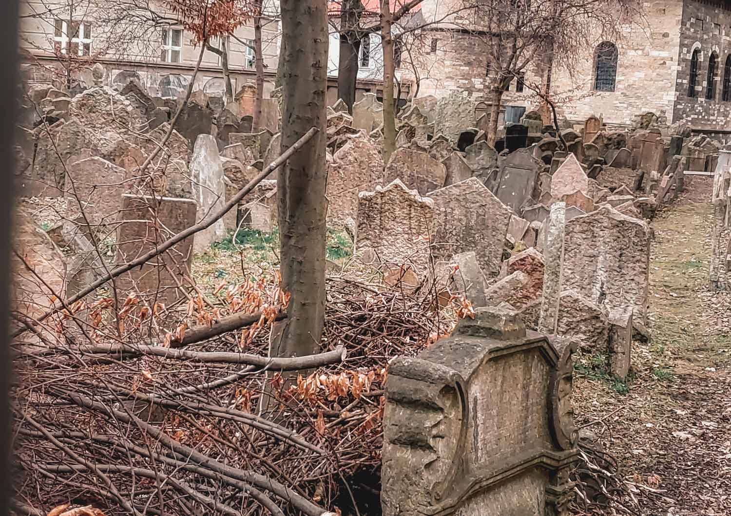 Antigo-Cemiterio-Judeu-em-Praga
