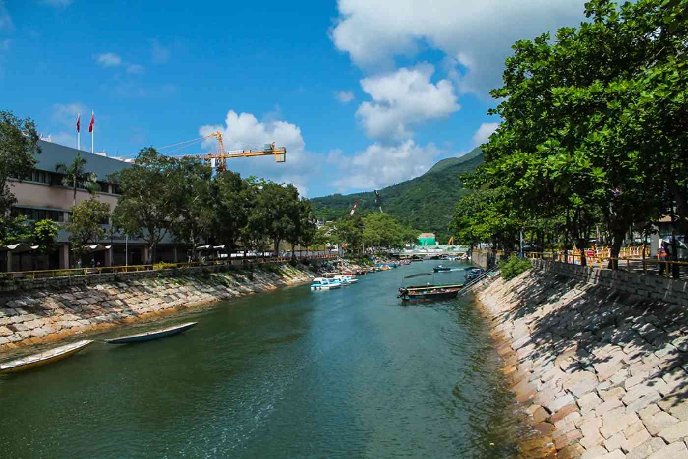 Canal em Mui Wo Village em Hong Kong