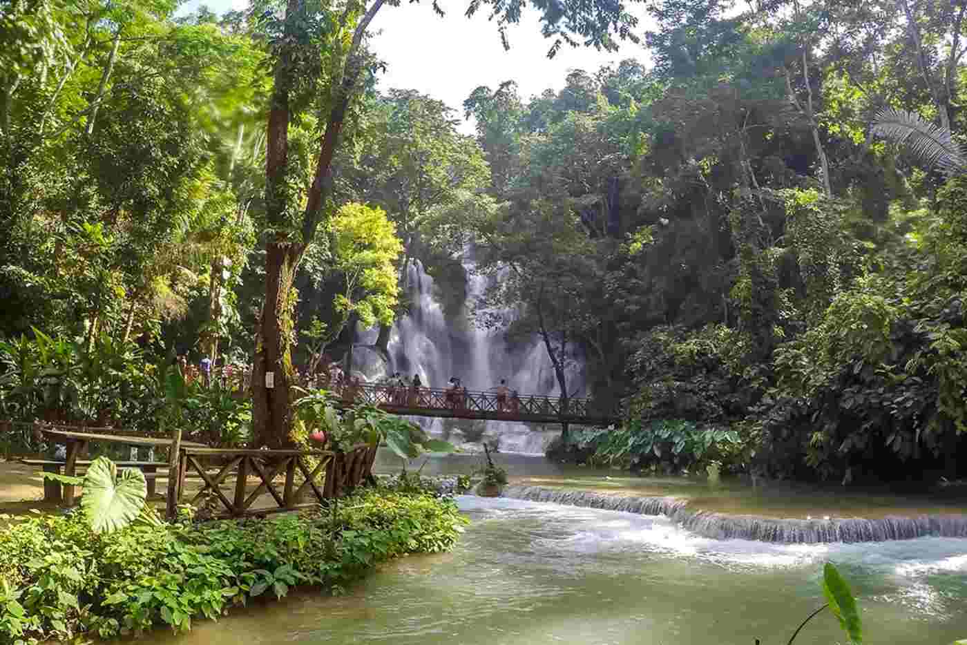 Parque da Kuang Si Falls no Laos