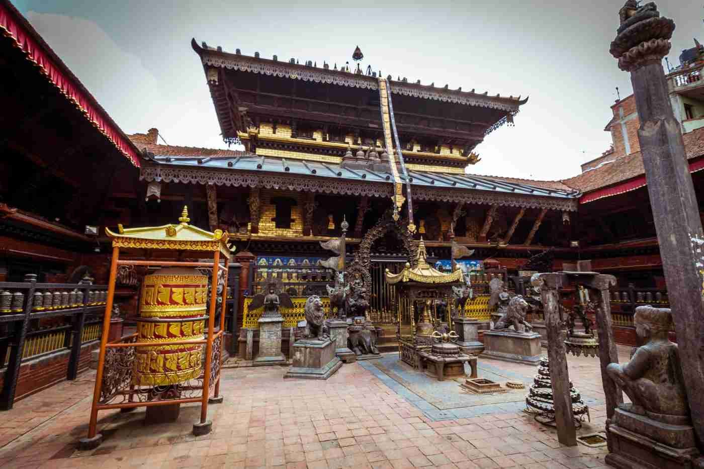 Rudravarna Temple em Patan No Nepal