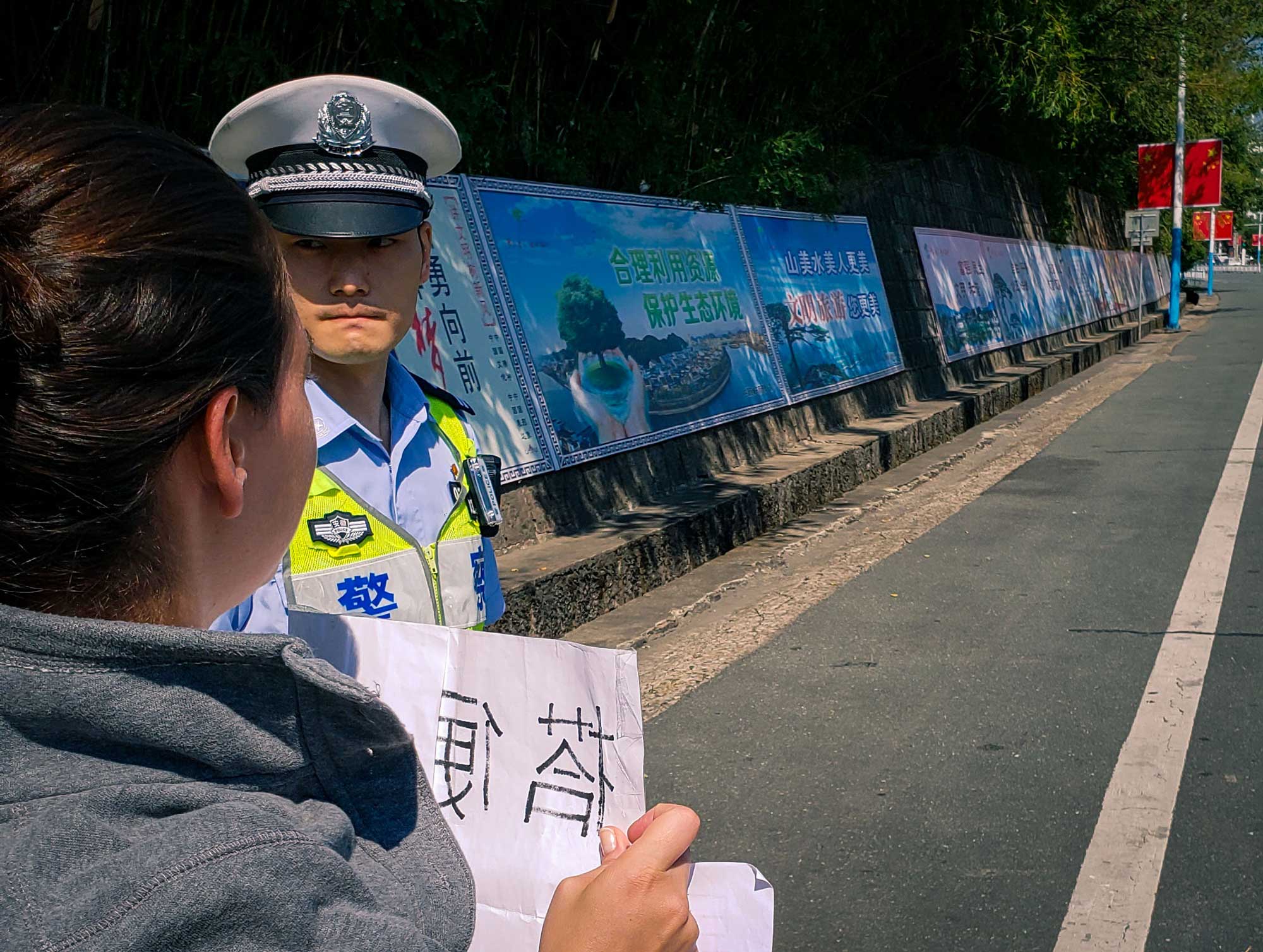 Policia-rodoviaria-na-China---dicas-para-pegar-carona-na-China