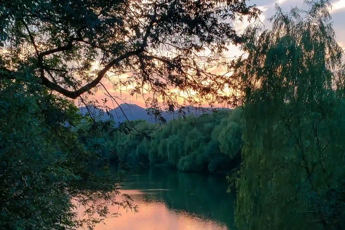 Pôr do sol em West Lake Hangzhou