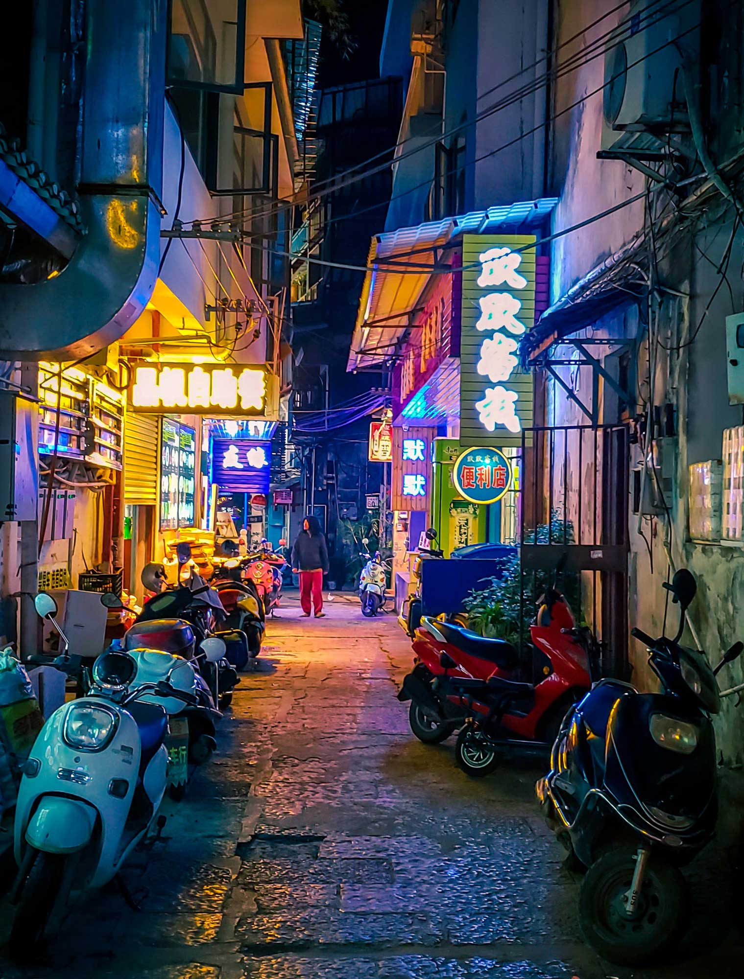 Yangshuo-Streets-Night