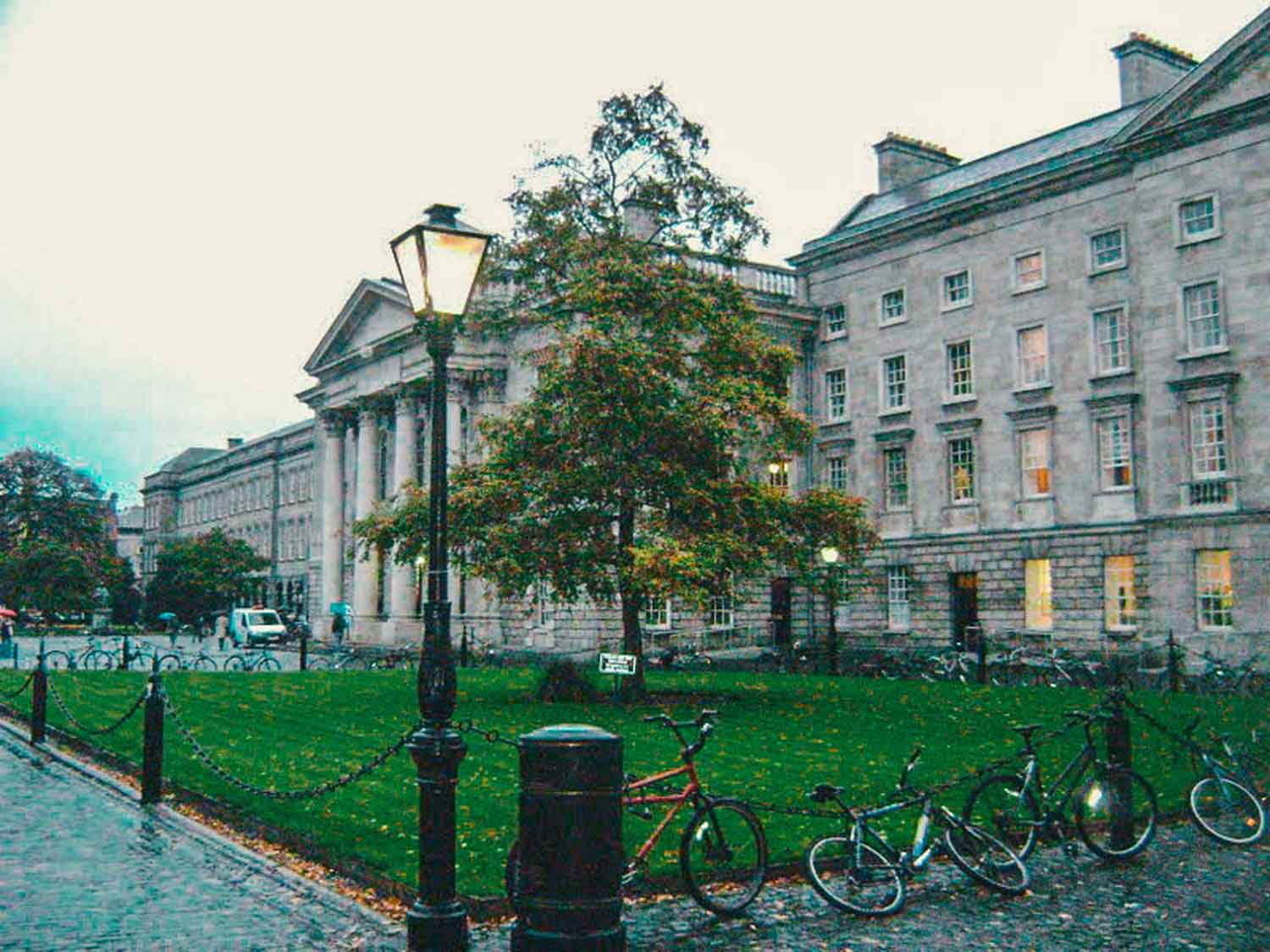 Pontos turísticos de Dublin Trinity College