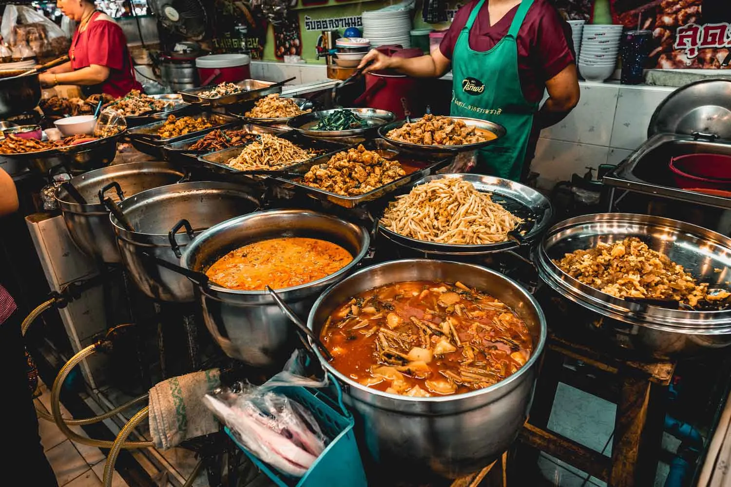 Comida de rua tailandesa em Bangkok