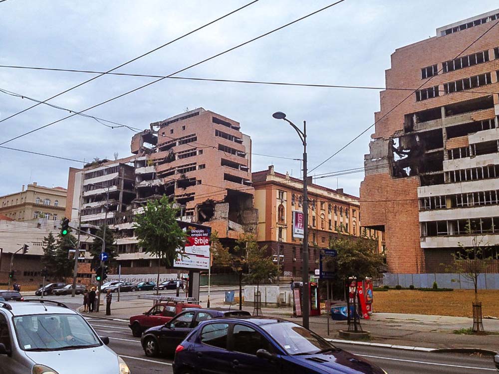 Prédios bombardeados em Belgrado