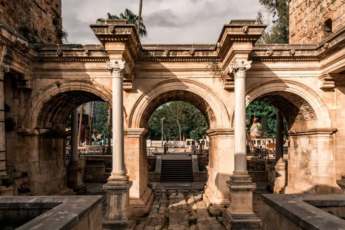 Portão de Adriano na Cidade Velha de Antália