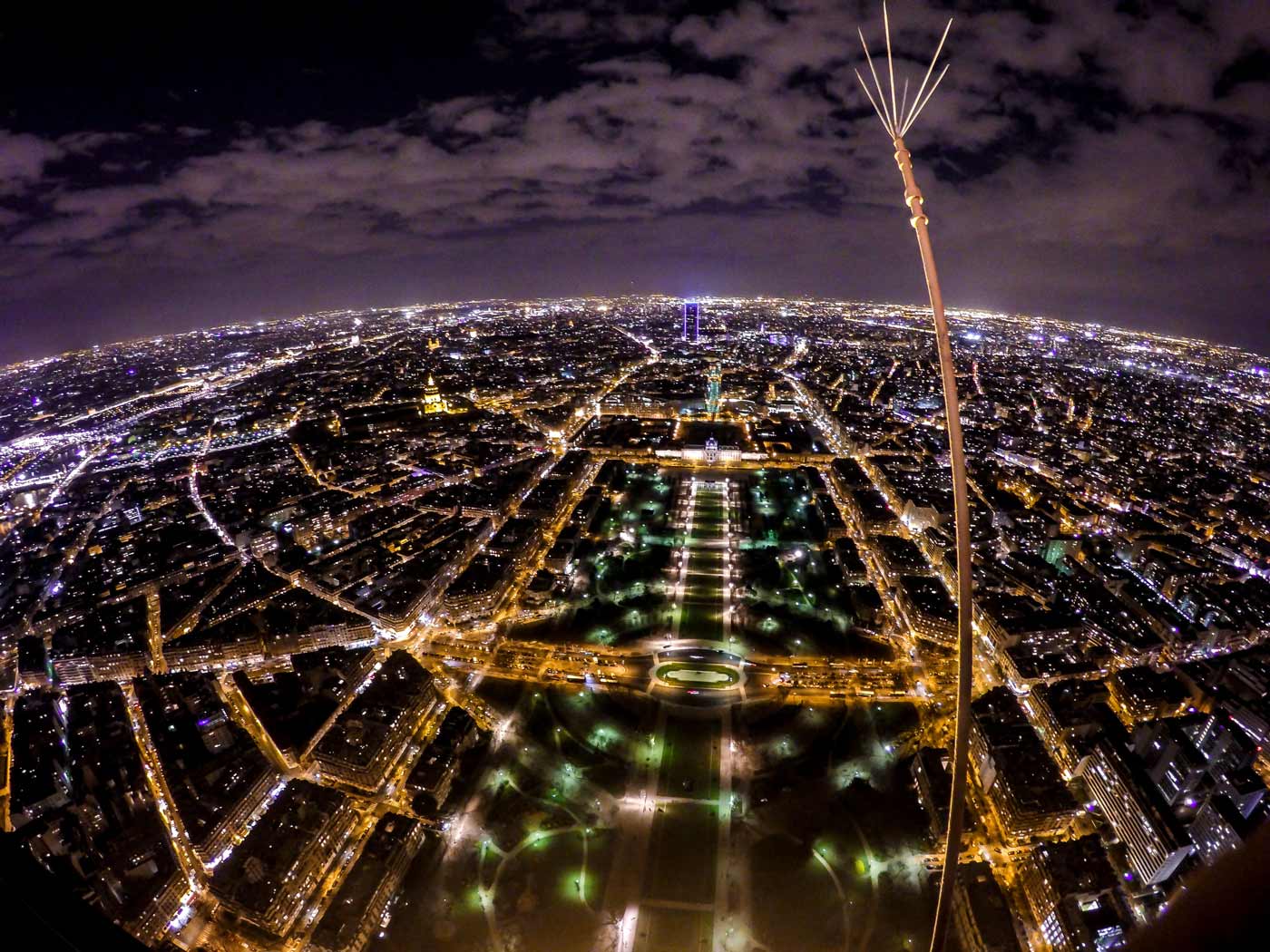 Paris vista do alto a noite