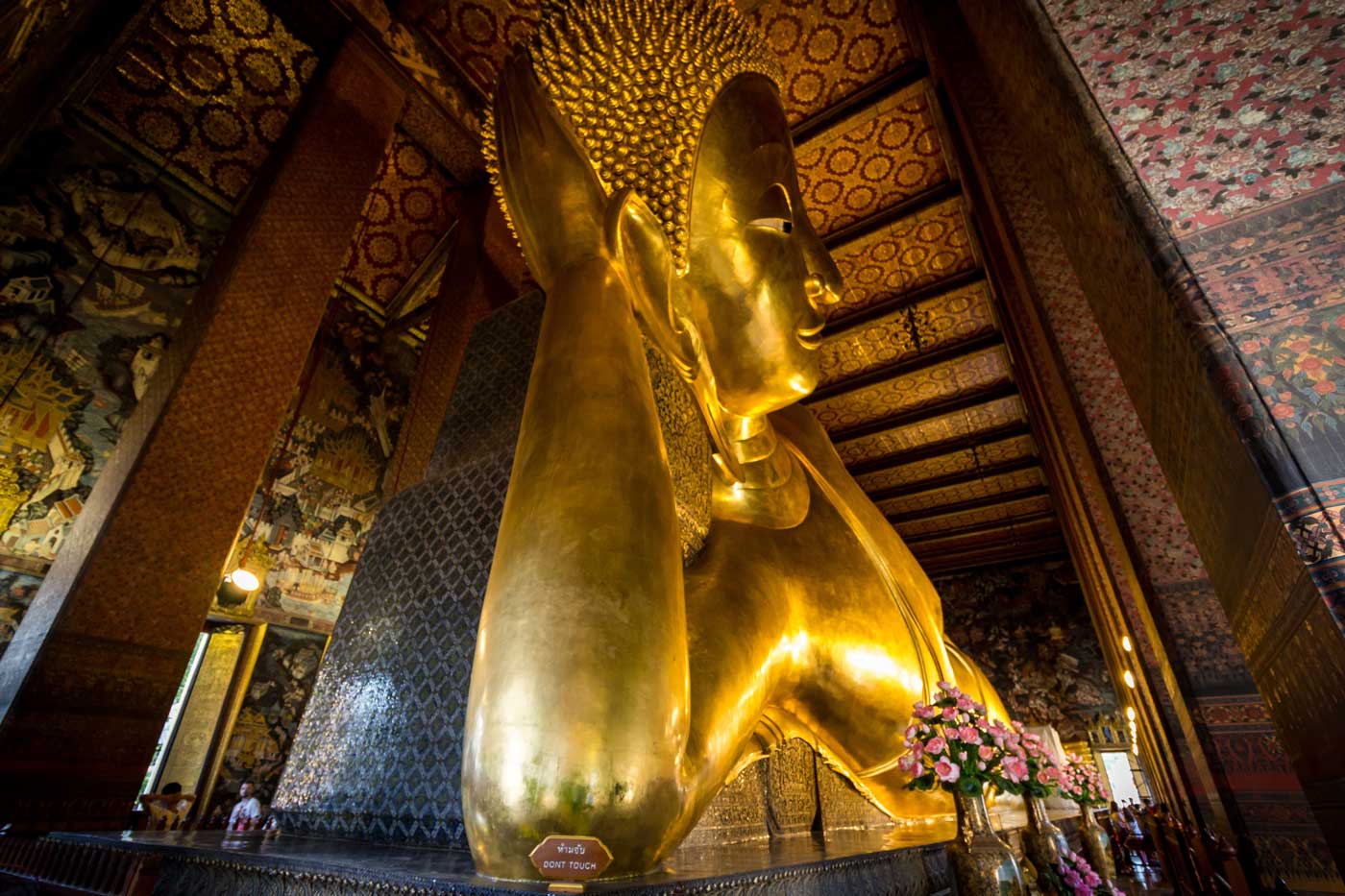 Buda Reclinado no Templo Wat Pho em Bangkok Tailândia