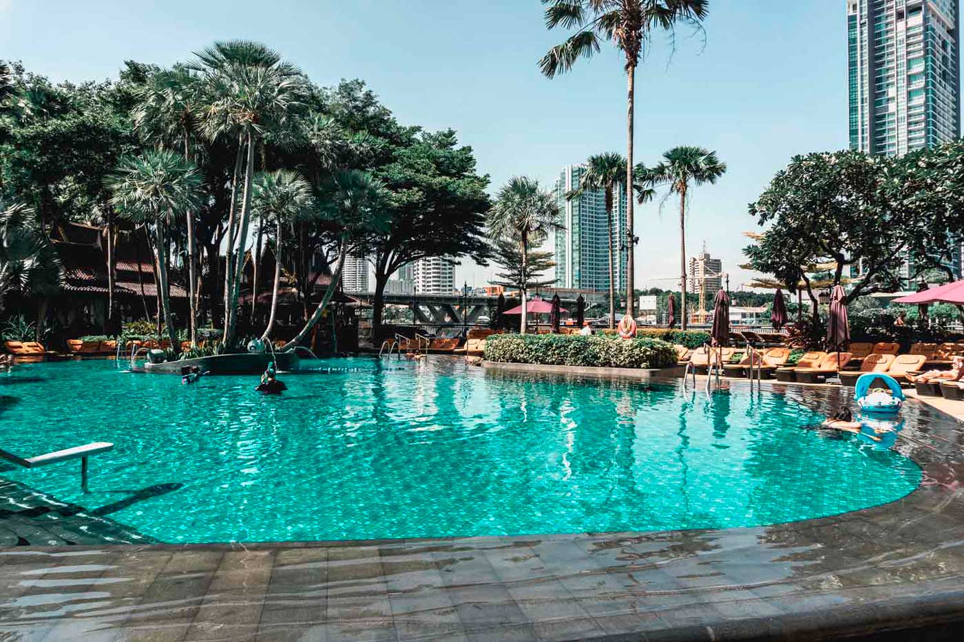 Piscina do Shangri-la Hotel em Bangkok na Tailândia