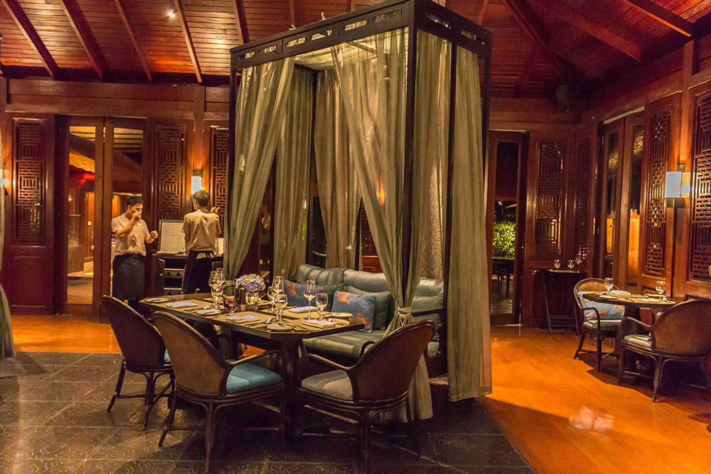 Restaurante do hotel Pilar House na Tailândia