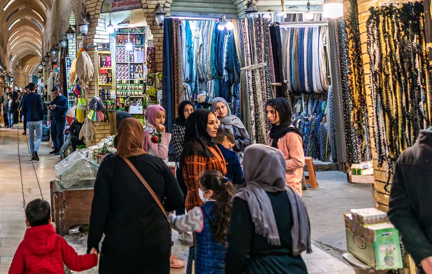 Mulheres no mercado do Curdistão no Iraque