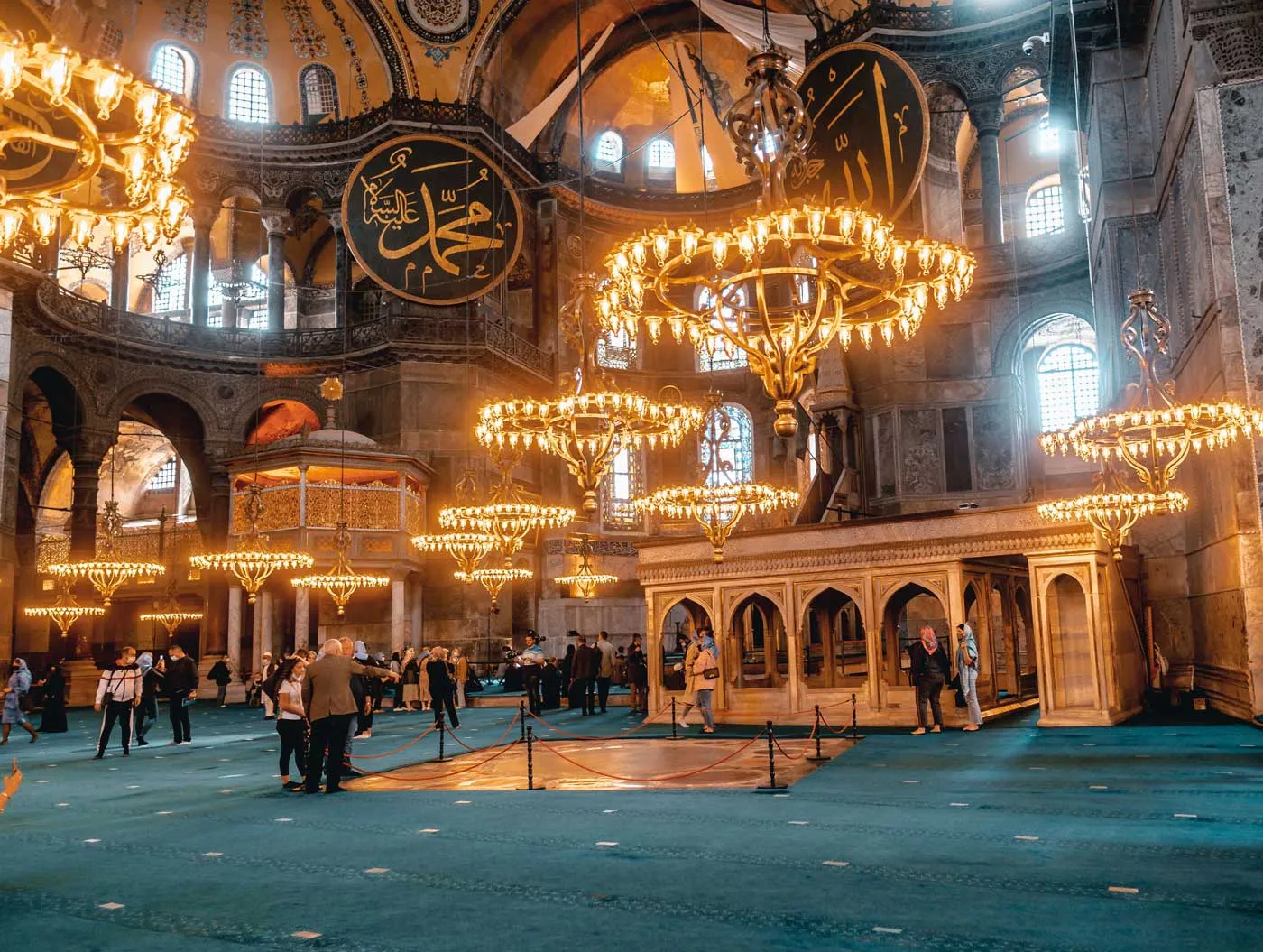 Área interna da Basílica Santa Sofia em Istambul na Turquia