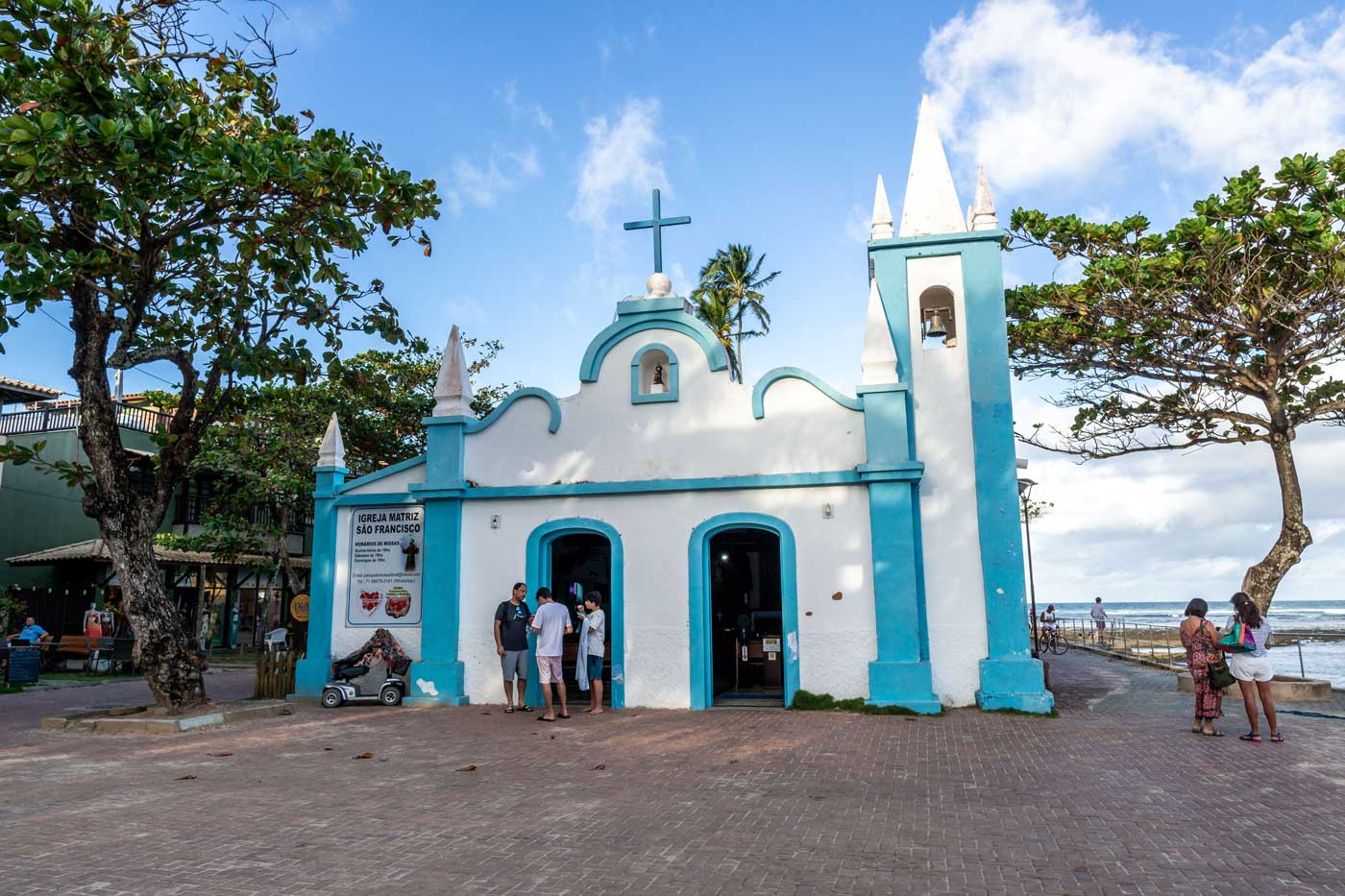 Igreja São Francisco de Assis na Praia do Forte