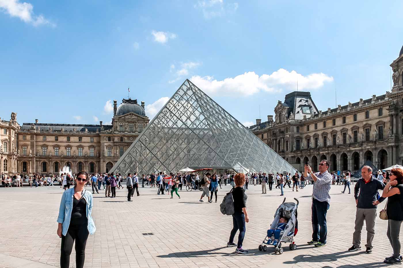 Museu do Louvre principal ponto turístico de Paris