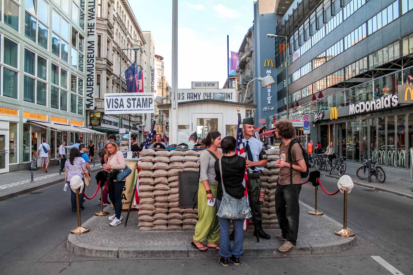 Checkpoint Charlie - Pontos Turísticos de Berlim