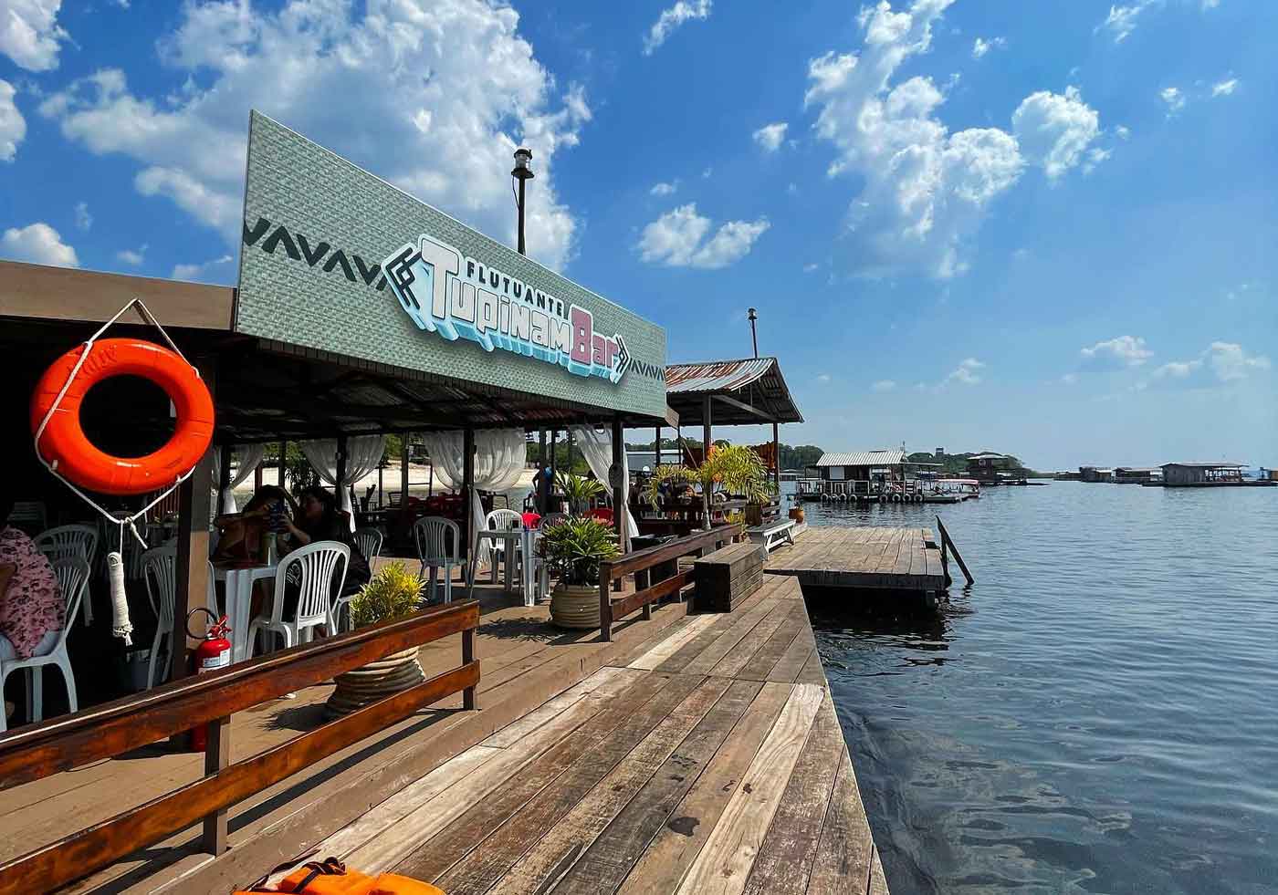 Restaurantes flutuantes no Amazonas Tupinambar