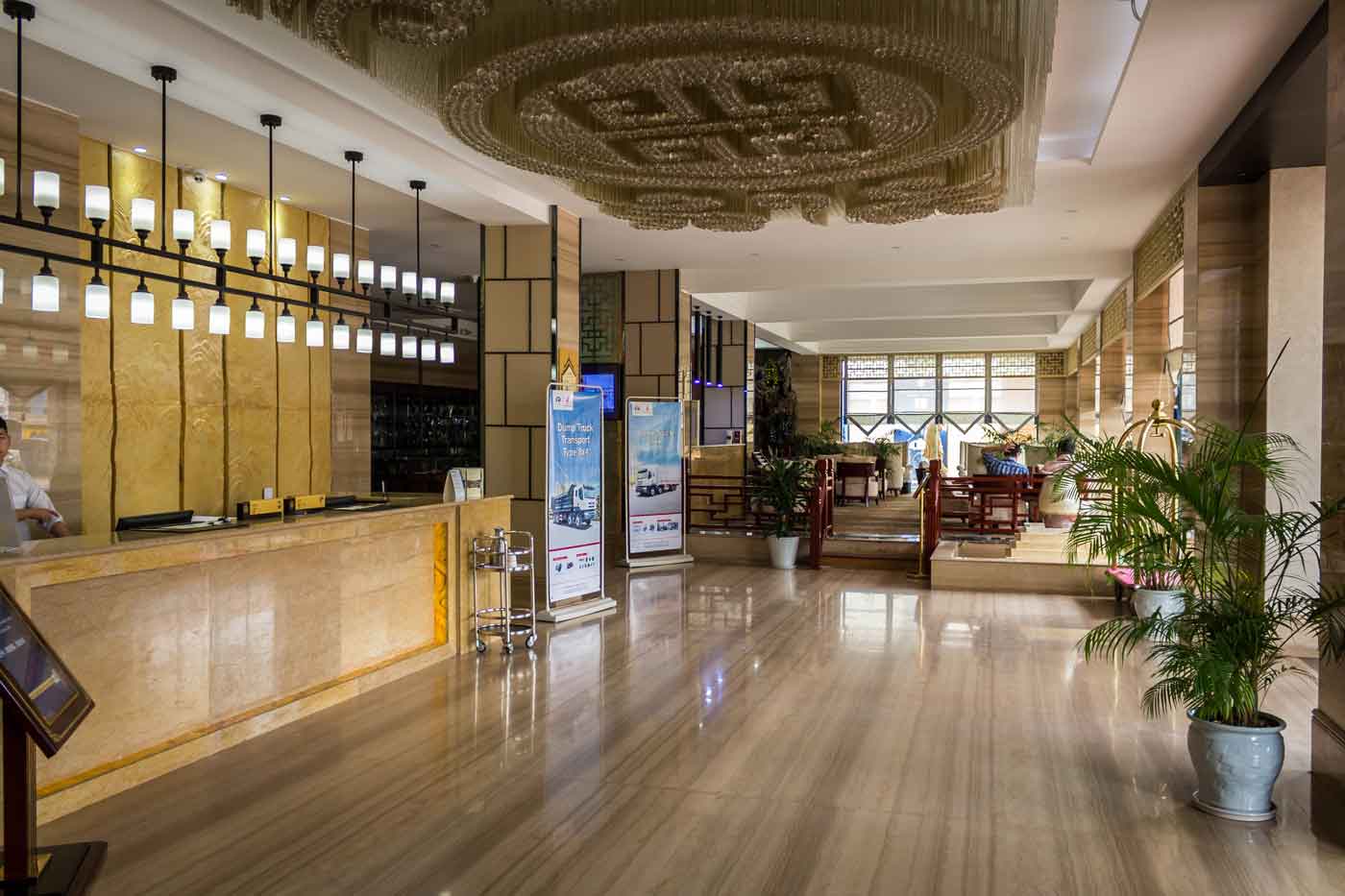 Recepção do Grand Szechuan Hotel em Vientiane, Laos