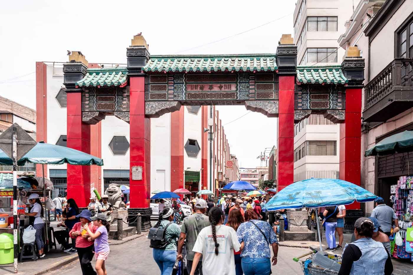 Portal do bairro chinês - o que fazer em Lima